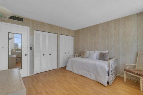 Condominio en venta en Hallandale Beach, Florida, 2 dormitorios, 109.62 m2 № 1749105 - foto 20