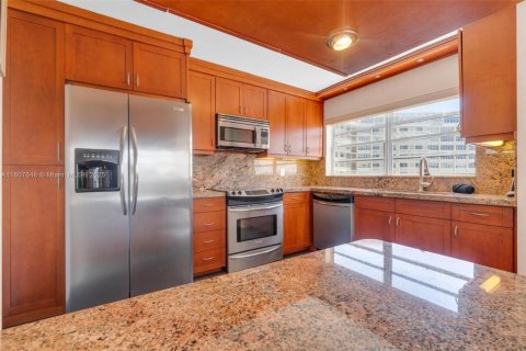 Condominio en venta en Hallandale Beach, Florida, 2 dormitorios, 109.62 m2 № 1749105 - foto 13
