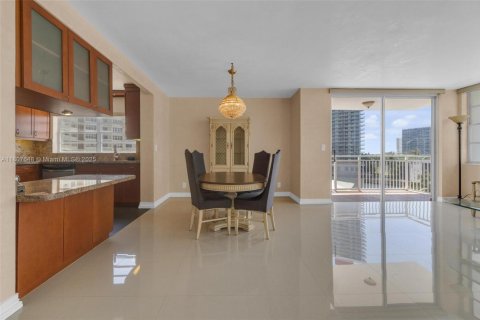 Condominio en venta en Hallandale Beach, Florida, 2 dormitorios, 109.62 m2 № 1749105 - foto 7