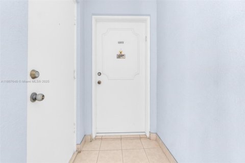 Condominio en venta en Hallandale Beach, Florida, 2 dormitorios, 109.62 m2 № 1749105 - foto 24
