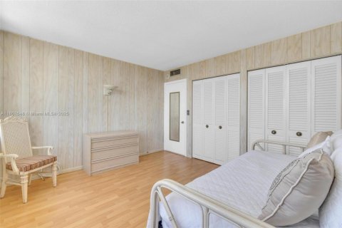 Condominio en venta en Hallandale Beach, Florida, 2 dormitorios, 109.62 m2 № 1749105 - foto 21