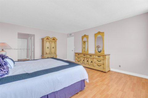 Condominio en venta en Hallandale Beach, Florida, 2 dormitorios, 109.62 m2 № 1749105 - foto 16
