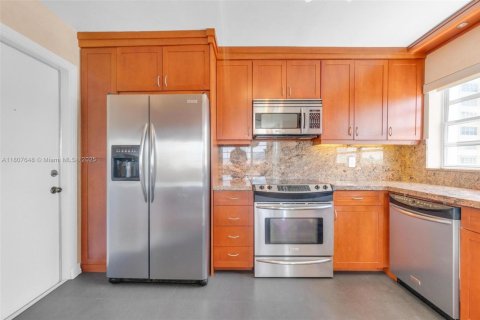 Condominio en venta en Hallandale Beach, Florida, 2 dormitorios, 109.62 m2 № 1749105 - foto 11