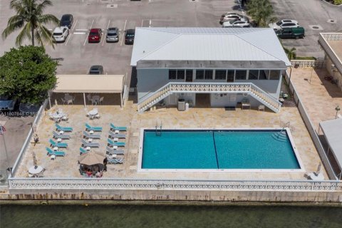 Condominio en venta en Hallandale Beach, Florida, 2 dormitorios, 109.62 m2 № 1749105 - foto 30