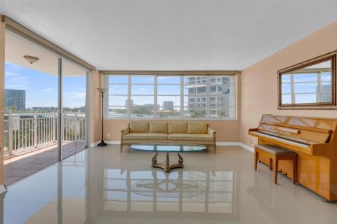 Condominio en venta en Hallandale Beach, Florida, 2 dormitorios, 109.62 m2 № 1749105 - foto 3