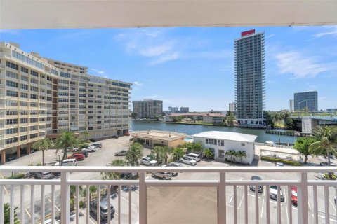 Condominio en venta en Hallandale Beach, Florida, 2 dormitorios, 109.62 m2 № 1749105 - foto 29