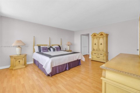 Condominio en venta en Hallandale Beach, Florida, 2 dormitorios, 109.62 m2 № 1749105 - foto 15