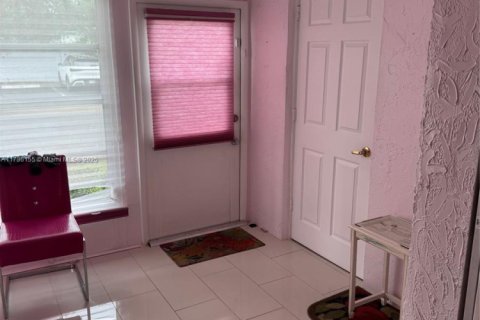 Condo in Margate, Florida, 2 bedrooms  № 1702013 - photo 13