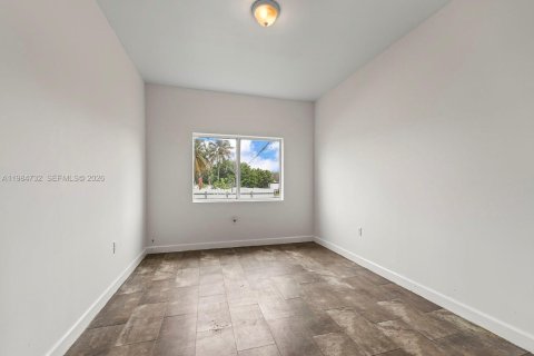 Commercial property in Florida City, Florida 274.06 sq.m. № 2045841 - photo 19