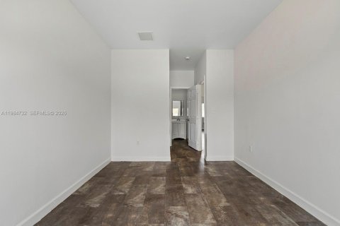 Commercial property in Florida City, Florida 274.06 sq.m. № 2045841 - photo 20