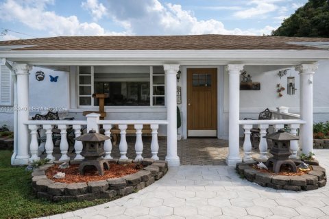 Casa en venta en Miami, Florida, 3 dormitorios, 167.97 m2 № 2007594 - foto 2