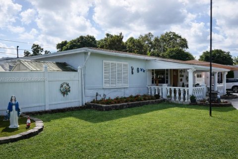 Casa en venta en Miami, Florida, 3 dormitorios, 167.97 m2 № 2007594 - foto 3