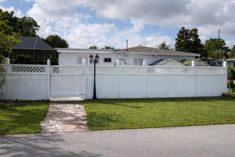 Casa en venta en Miami, Florida, 3 dormitorios, 167.97 m2 № 2007594 - foto 4