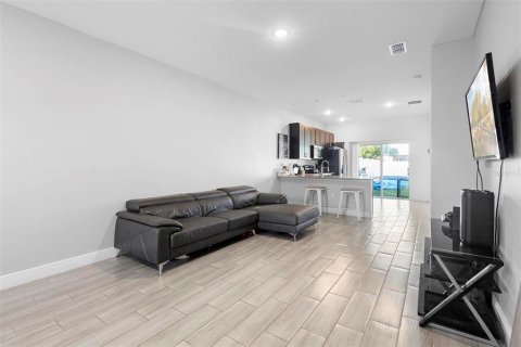 Duplex in Kissimmee, Florida 6 bedrooms, 220.18 sq.m. № 1634896 - photo 6