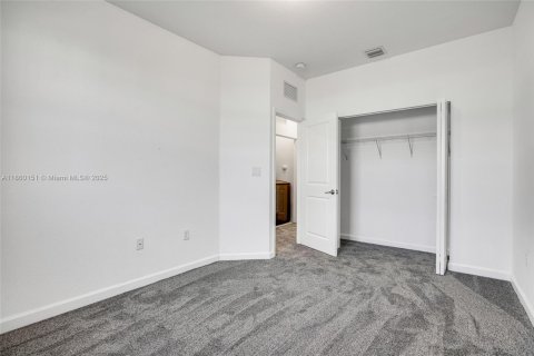 Adosado en alquiler en Miami, Florida, 3 dormitorios, 169.73 m2 № 2016570 - foto 16