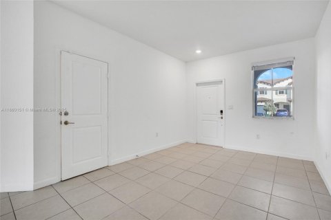 Adosado en alquiler en Miami, Florida, 3 dormitorios, 169.73 m2 № 2016570 - foto 3