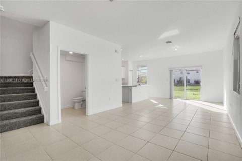 Adosado en alquiler en Miami, Florida, 3 dormitorios, 169.73 m2 № 2016570 - foto 5