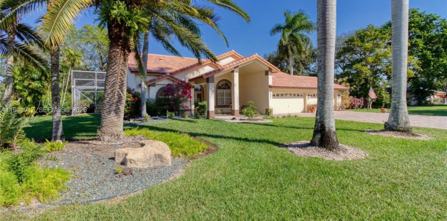 Villa ou maison à Coral Springs, Floride 4 chambres, 253.16 m2 № 1997895