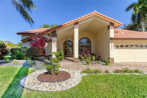Villa ou maison à vendre à Coral Springs, Floride: 4 chambres, 253.16 m2 № 1997895 - photo 4