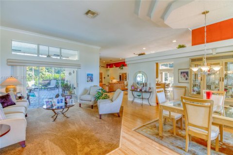 Villa ou maison à vendre à Coral Springs, Floride: 4 chambres, 253.16 m2 № 1997895 - photo 9