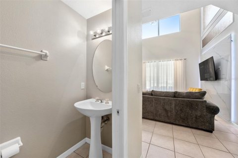 Casa en venta en Kissimmee, Florida, 7 dormitorios, 270.72 m2 № 1908024 - foto 18