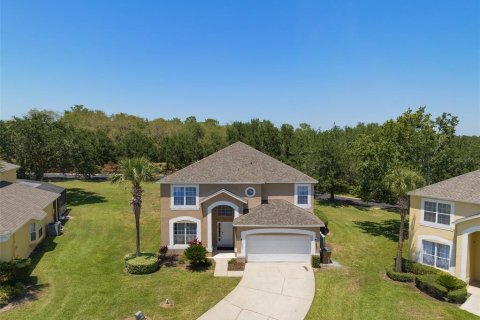 Casa en venta en Kissimmee, Florida, 7 dormitorios, 270.72 m2 № 1908024 - foto 1