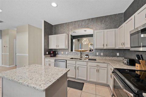 Casa en venta en Kissimmee, Florida, 7 dormitorios, 270.72 m2 № 1908024 - foto 12
