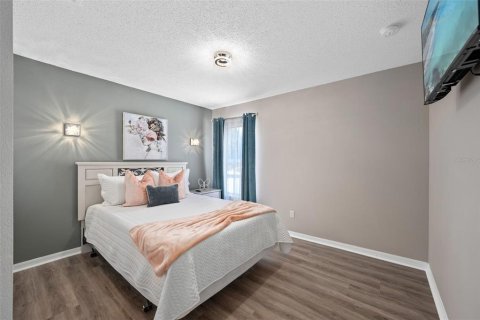 Casa en venta en Kissimmee, Florida, 7 dormitorios, 270.72 m2 № 1908024 - foto 21
