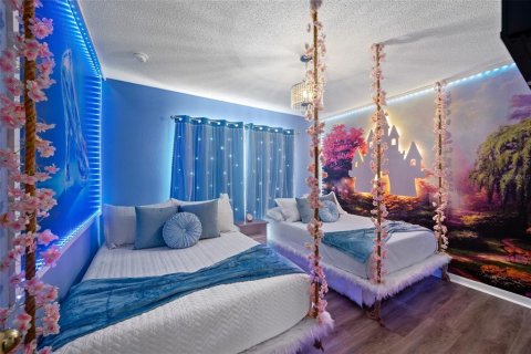 Casa en venta en Kissimmee, Florida, 7 dormitorios, 270.72 m2 № 1908024 - foto 23