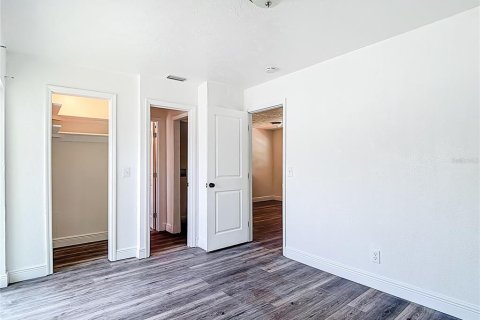 Commercial property in Tampa, Florida 3 bedrooms, 107.02 sq.m. № 1829946 - photo 13