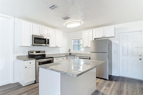 Commercial property in Tampa, Florida 3 bedrooms, 107.02 sq.m. № 1829946 - photo 4