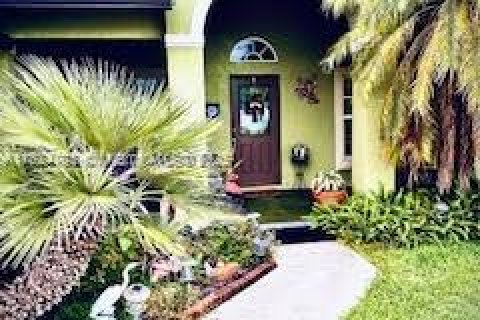House in Port St. Lucie, Florida 3 bedrooms, 168.9 sq.m. № 1794584 - photo 3