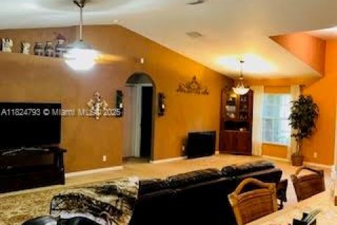 House in Port St. Lucie, Florida 3 bedrooms, 168.9 sq.m. № 1794584 - photo 9