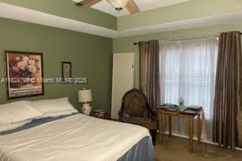 House in Port St. Lucie, Florida 3 bedrooms, 168.9 sq.m. № 1794584 - photo 13