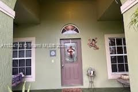House in Port St. Lucie, Florida 3 bedrooms, 168.9 sq.m. № 1794584 - photo 4