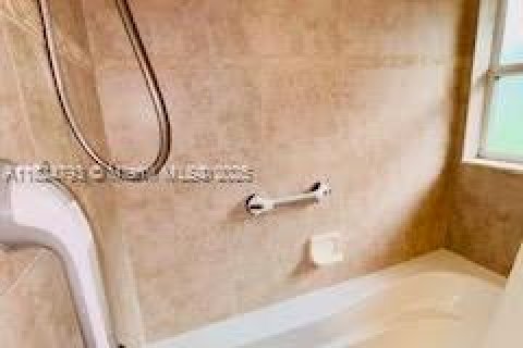 House in Port St. Lucie, Florida 3 bedrooms, 168.9 sq.m. № 1794584 - photo 16
