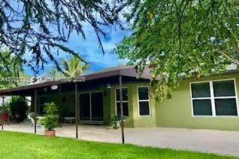 House in Port St. Lucie, Florida 3 bedrooms, 168.9 sq.m. № 1794584 - photo 23