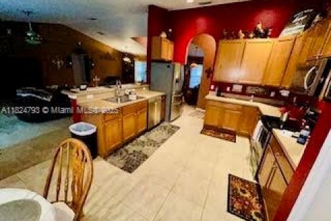 House in Port St. Lucie, Florida 3 bedrooms, 168.9 sq.m. № 1794584 - photo 7