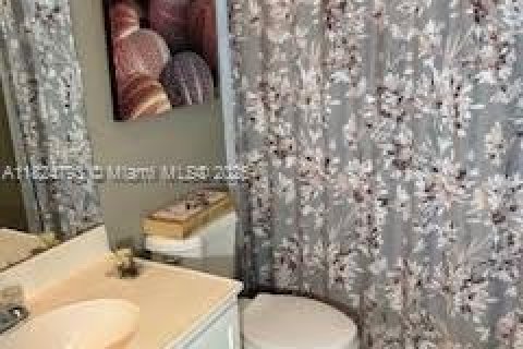 House in Port St. Lucie, Florida 3 bedrooms, 168.9 sq.m. № 1794584 - photo 25