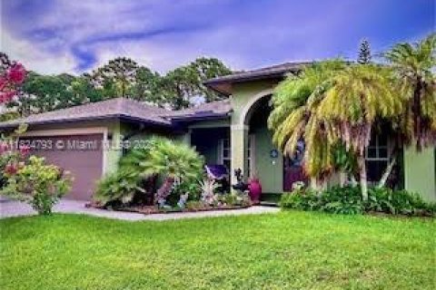 House in Port St. Lucie, Florida 3 bedrooms, 168.9 sq.m. № 1794584 - photo 1
