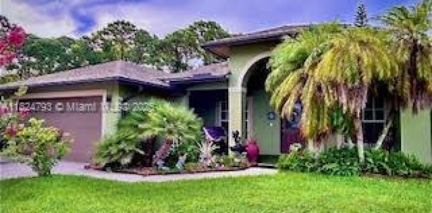 House in Port St. Lucie, Florida 3 bedrooms, 168.9 sq.m. № 1794584