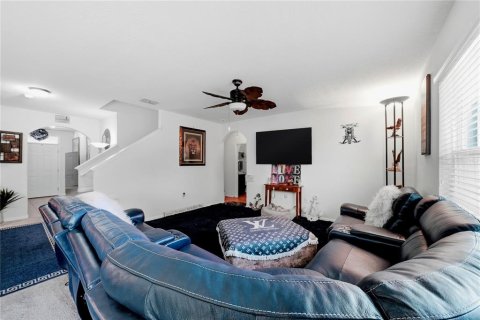 House in Gibsonton, Florida 5 bedrooms, 248.42 sq.m. № 2259056 - photo 7