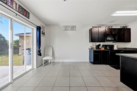 House in Gibsonton, Florida 5 bedrooms, 248.42 sq.m. № 2259056 - photo 10