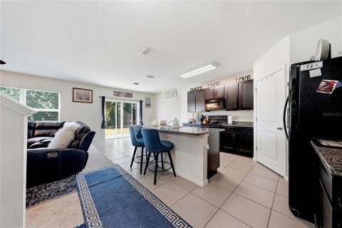 House in Gibsonton, Florida 5 bedrooms, 248.42 sq.m. № 2259056 - photo 6