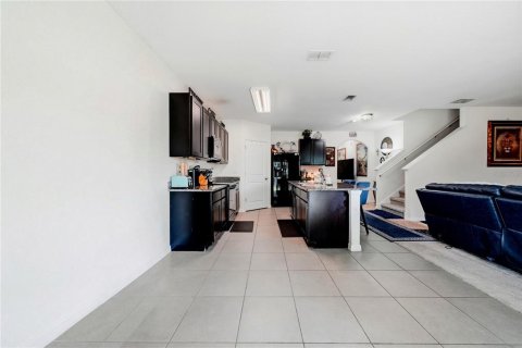 House in Gibsonton, Florida 5 bedrooms, 248.42 sq.m. № 2259056 - photo 11