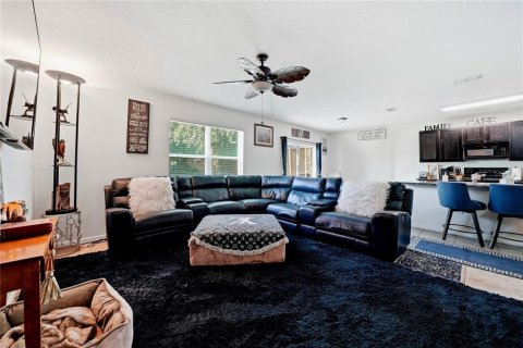 House in Gibsonton, Florida 5 bedrooms, 248.42 sq.m. № 2259056 - photo 8