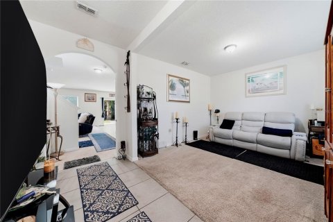 House in Gibsonton, Florida 5 bedrooms, 248.42 sq.m. № 2259056 - photo 5