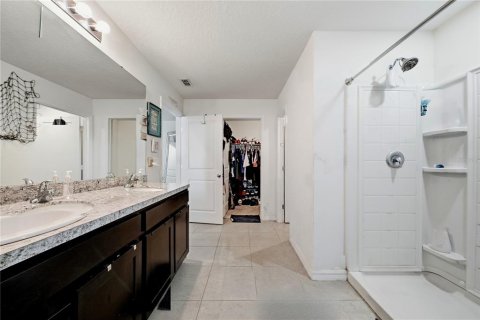 House in Gibsonton, Florida 5 bedrooms, 248.42 sq.m. № 2259056 - photo 24