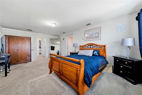 House in Gibsonton, Florida 5 bedrooms, 248.42 sq.m. № 2259056 - photo 21