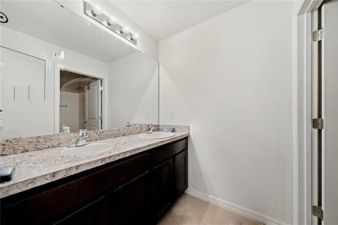 House in Gibsonton, Florida 5 bedrooms, 248.42 sq.m. № 2259056 - photo 28